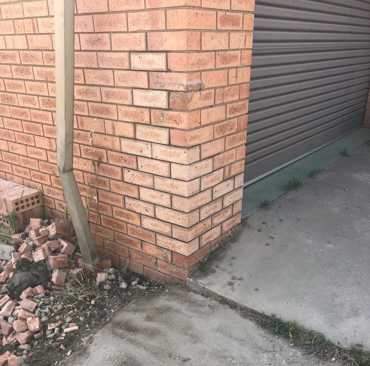 Curved face brick wall built by Brick Projects in Canberra